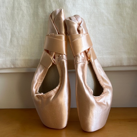 NEW Mirella Advanced Point Shoes - Picture 1 of 4